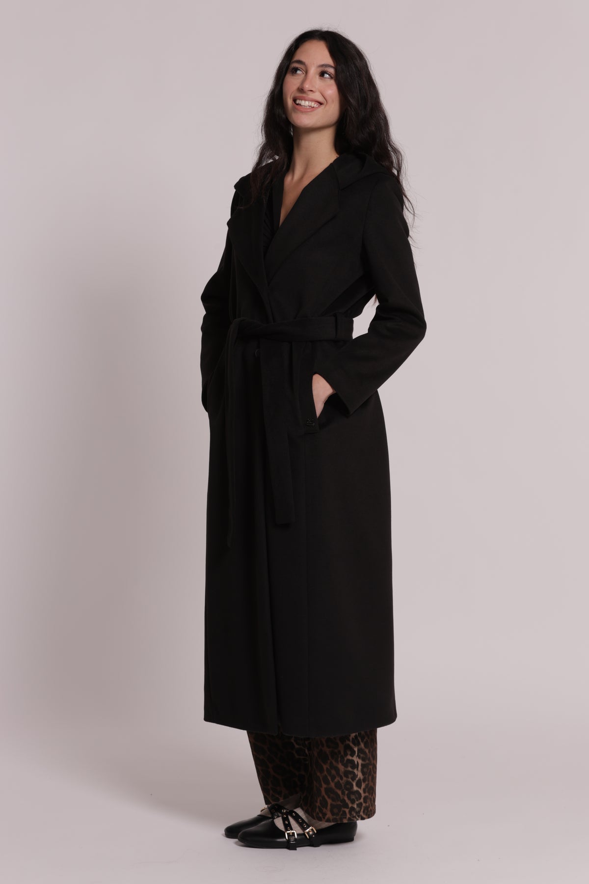 CAPPOTTO LUNGO CON CINTURA E CAPPUCCIO