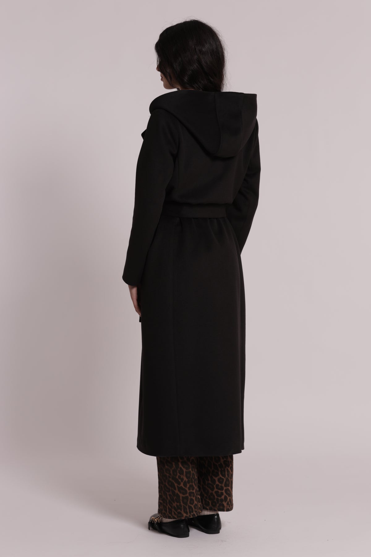 CAPPOTTO LUNGO CON CINTURA E CAPPUCCIO