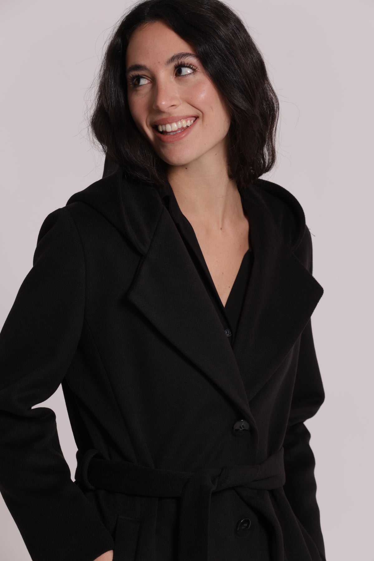 CAPPOTTO LUNGO CON CINTURA E CAPPUCCIO