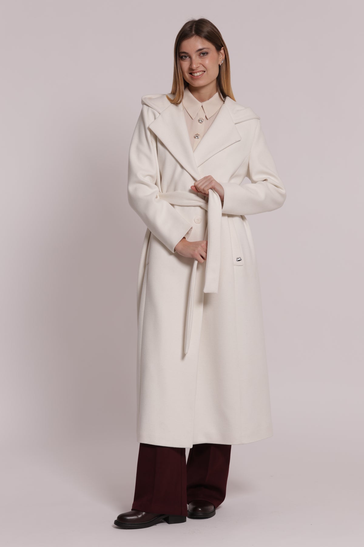 CAPPOTTO LUNGO CON CINTURA E CAPPUCCIO