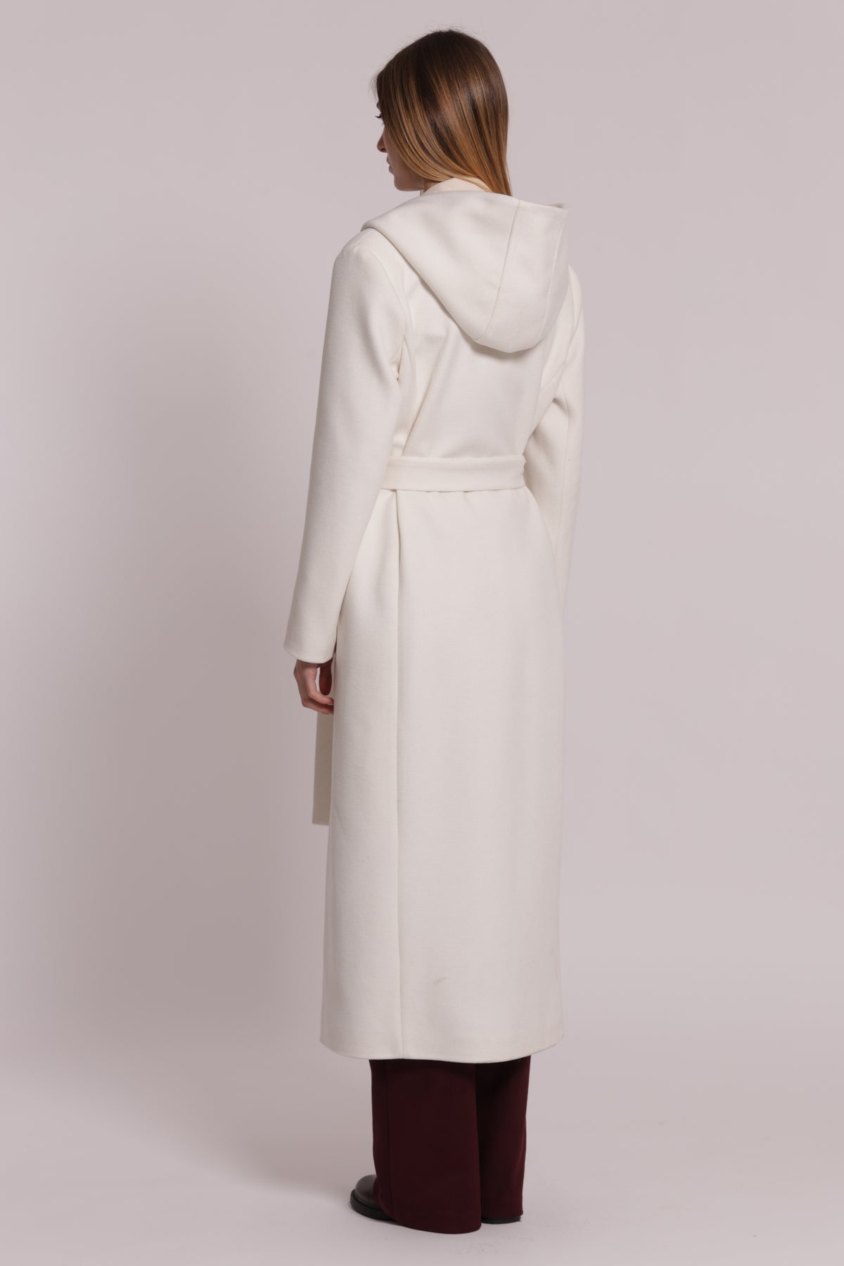 CAPPOTTO LUNGO CON CINTURA E CAPPUCCIO