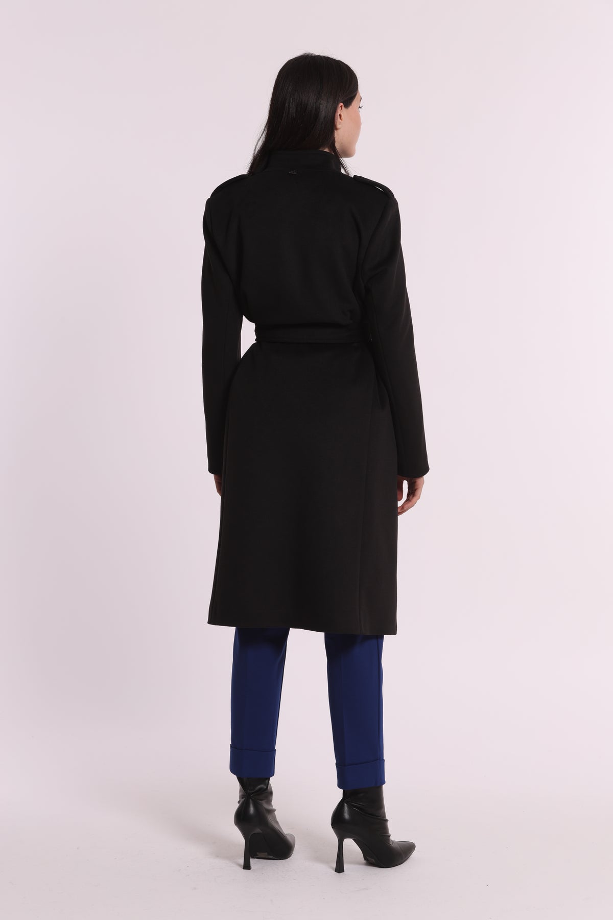 CAPPOTTO CON CINTURA E BOTTONI MILITARI