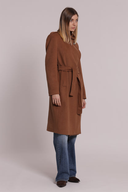 CAPPOTTO CON CINTURA E BOTTONI MILITARI