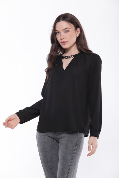 BLUSA CON DETTAGLIO FIBBIA SU COLLO