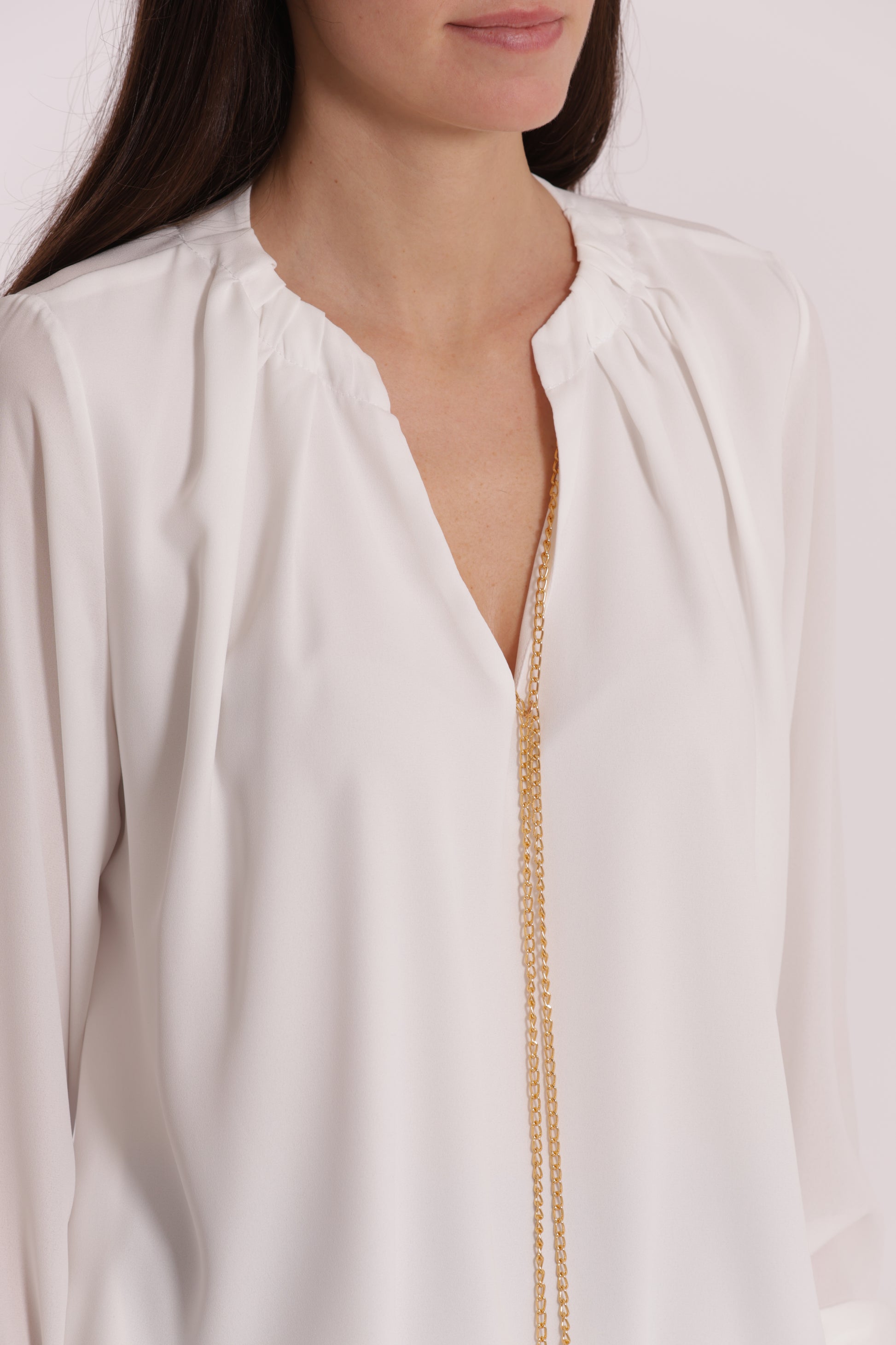 BLUSA CON DETTAGLIO CATENA REMOVIBILE