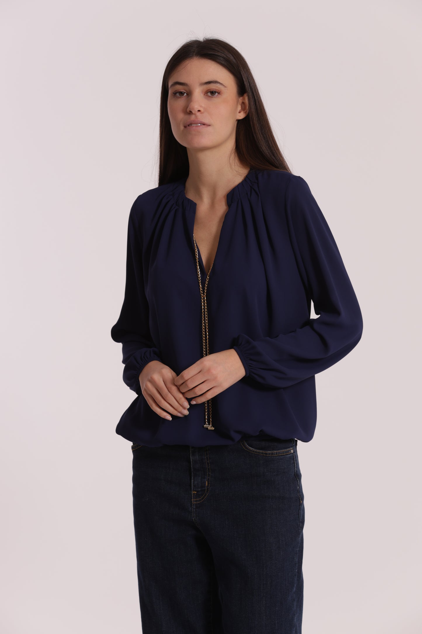 BLUSA CON DETTAGLIO CATENA REMOVIBILE