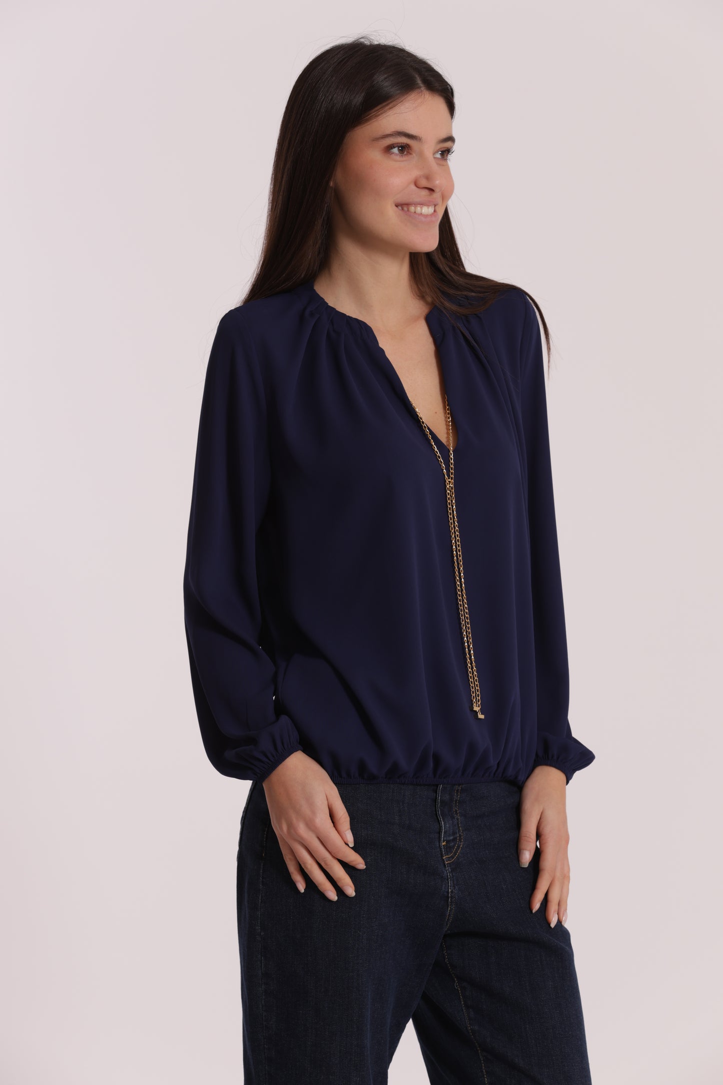 BLUSA CON DETTAGLIO CATENA REMOVIBILE