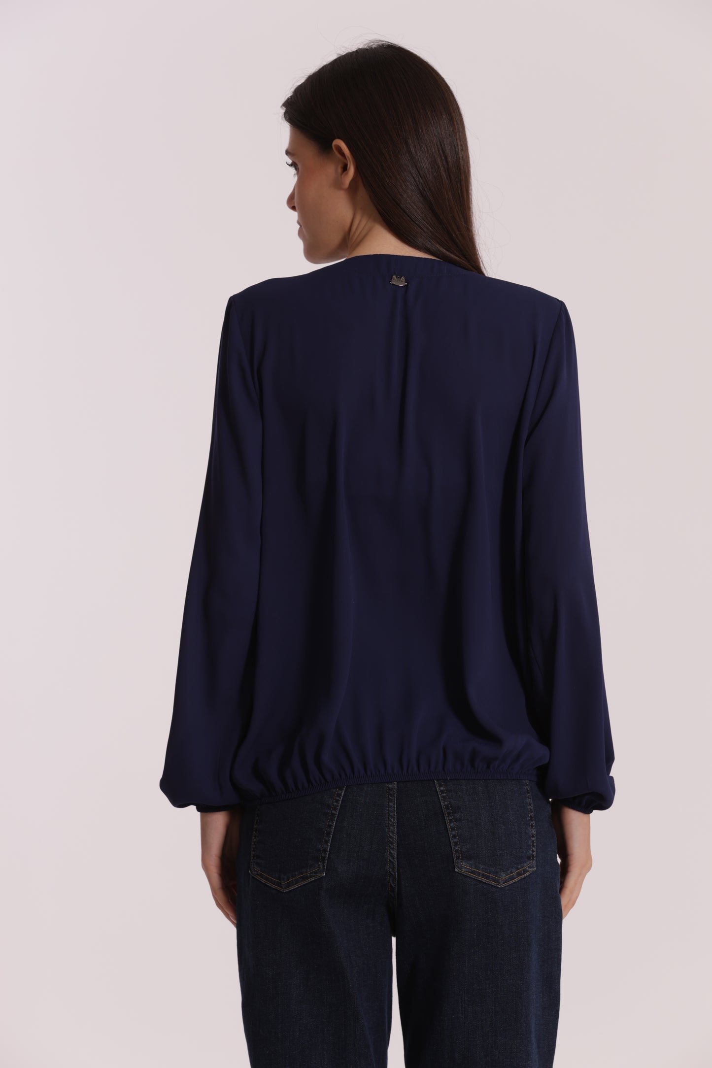 BLUSA CON DETTAGLIO CATENA REMOVIBILE
