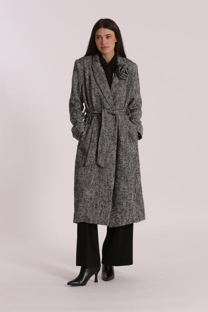 CAPPOTTO LUNGO SPIGATO CON FIORE SU COLLO