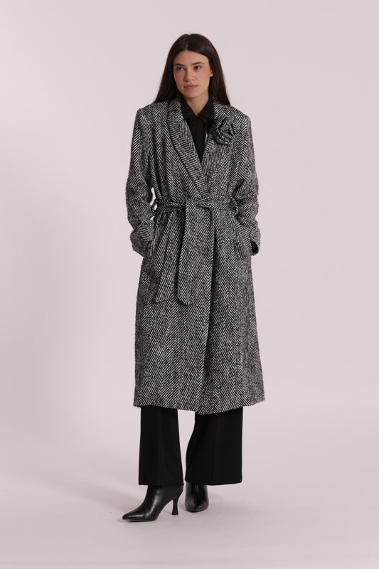 CAPPOTTO LUNGO SPIGATO CON FIORE SU COLLO