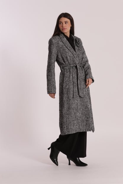 CAPPOTTO LUNGO SPIGATO CON FIORE SU COLLO