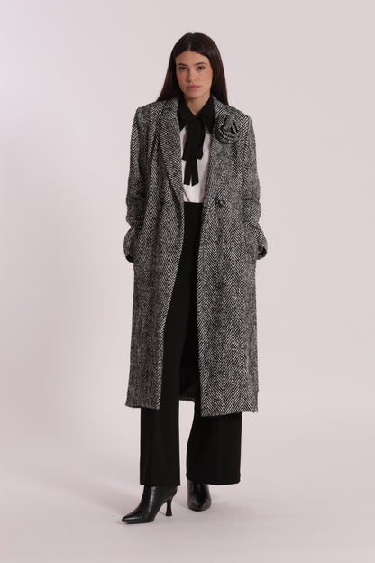 CAPPOTTO LUNGO SPIGATO CON FIORE SU COLLO