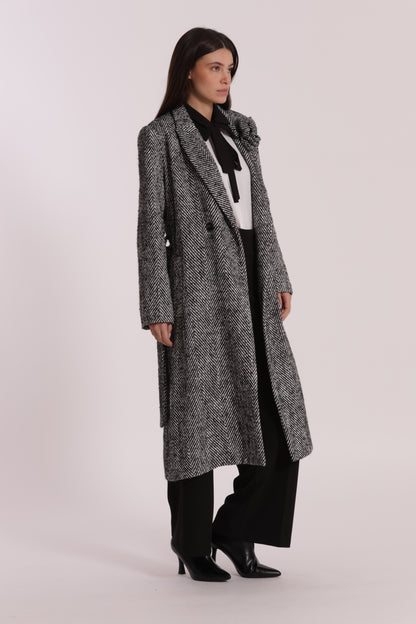 CAPPOTTO LUNGO SPIGATO CON FIORE SU COLLO
