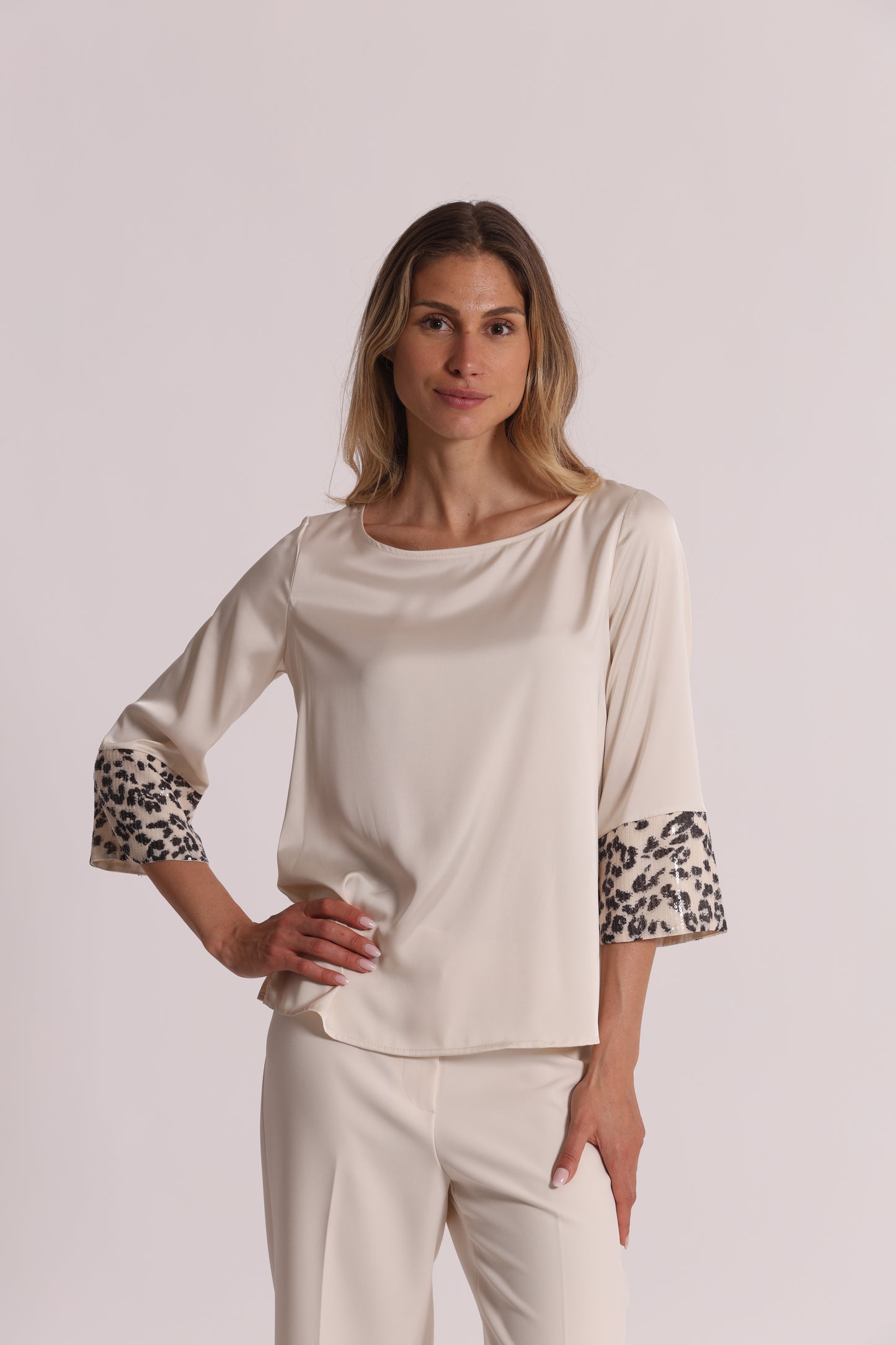 BLUSA CON PAILLETTES IN FANTASIA ANIMALIER