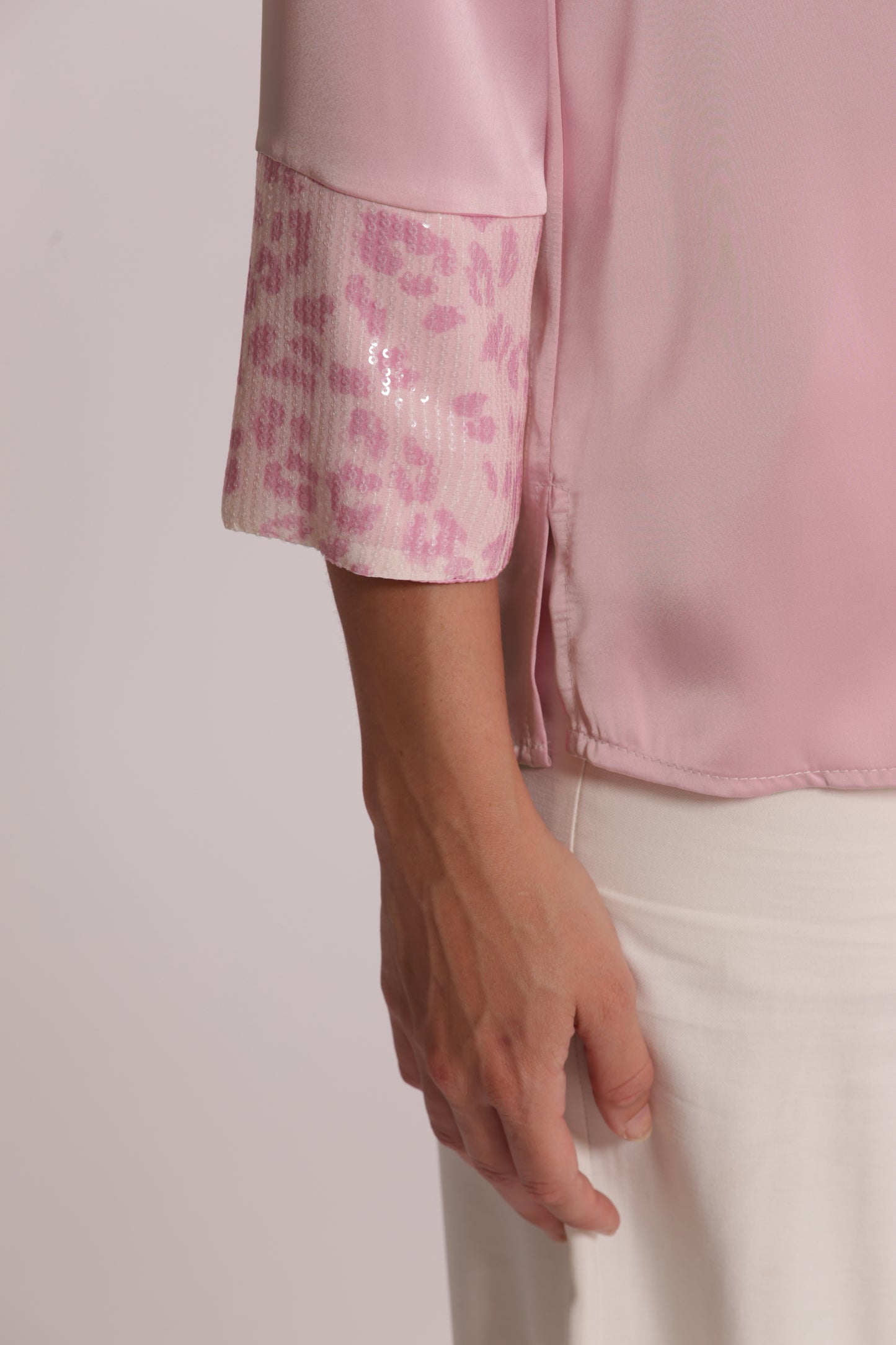 BLUSA CON PAILLETTES IN FANTASIA ANIMALIER
