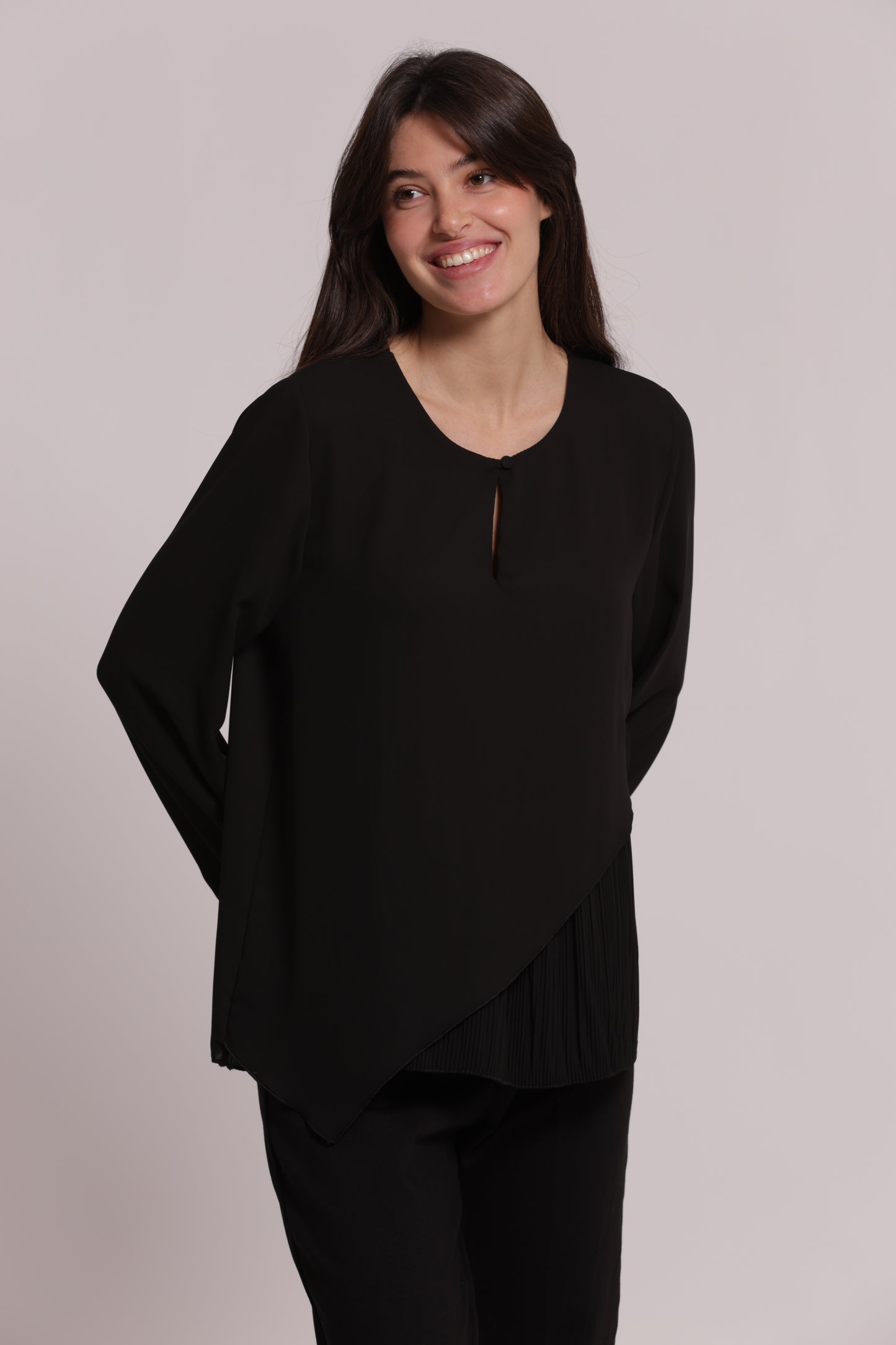 BLUSA CON APERTURA FRONTALE DIAGONALE