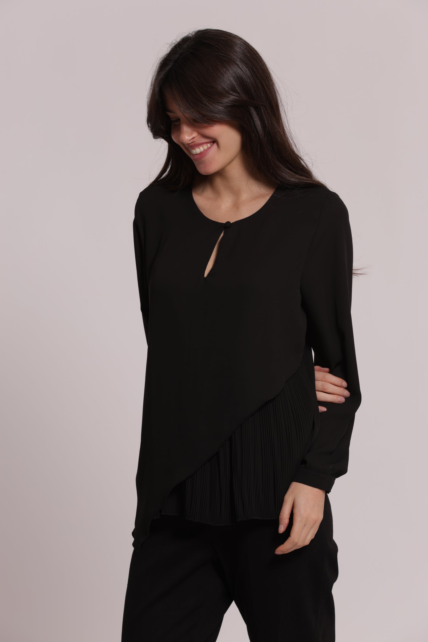 BLUSA CON APERTURA FRONTALE DIAGONALE