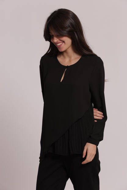 BLUSA CON APERTURA FRONTALE DIAGONALE