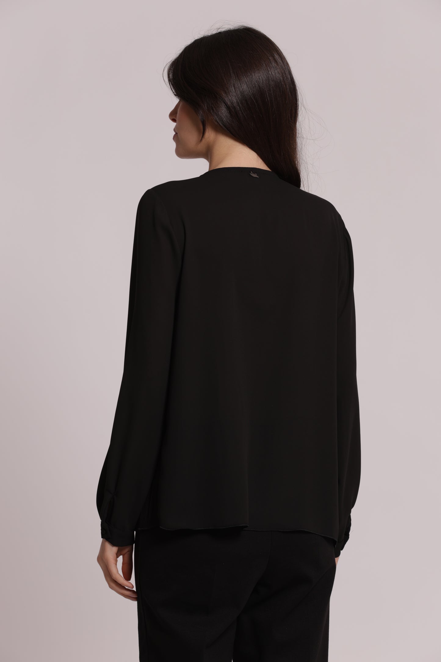 BLUSA CON APERTURA FRONTALE DIAGONALE
