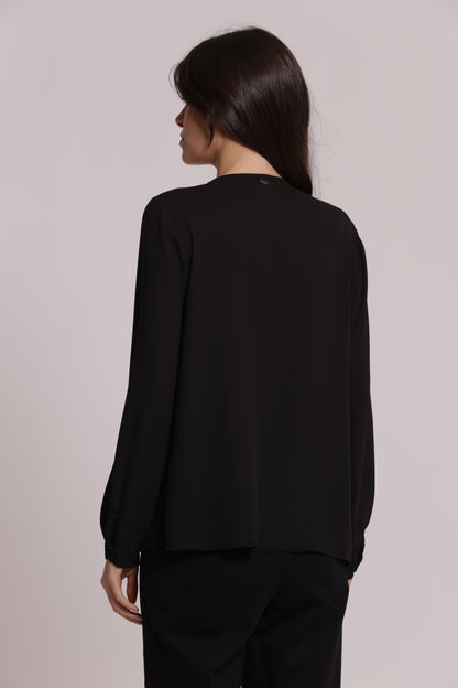BLUSA CON APERTURA FRONTALE DIAGONALE