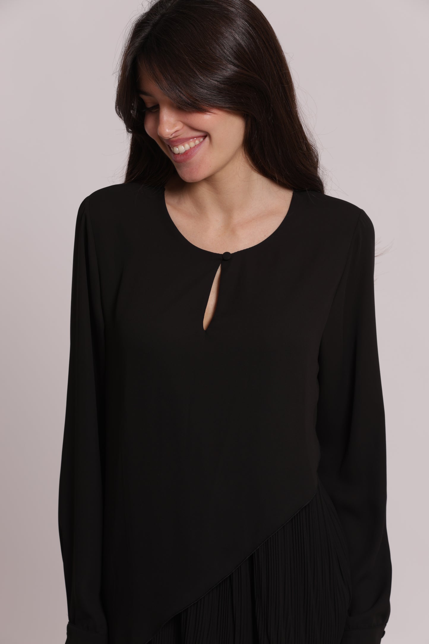 BLUSA CON APERTURA FRONTALE DIAGONALE