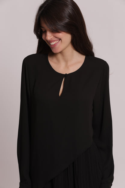 BLUSA CON APERTURA FRONTALE DIAGONALE
