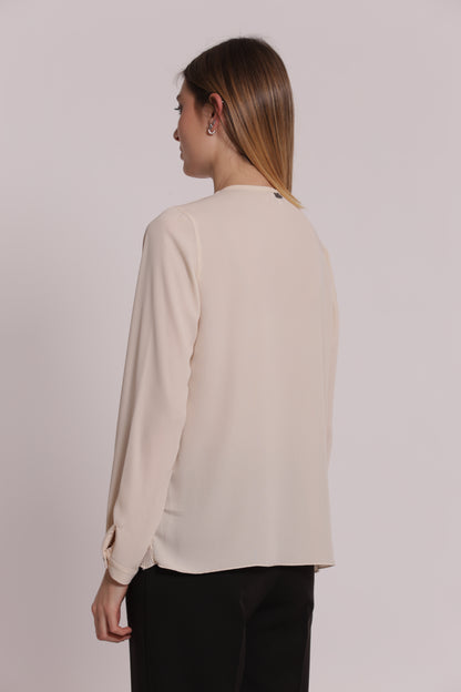 BLUSA CON APERTURA FRONTALE DIAGONALE