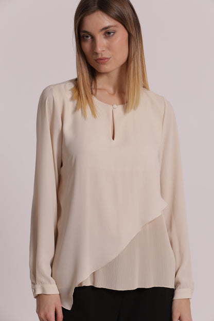 BLUSA CON APERTURA FRONTALE DIAGONALE