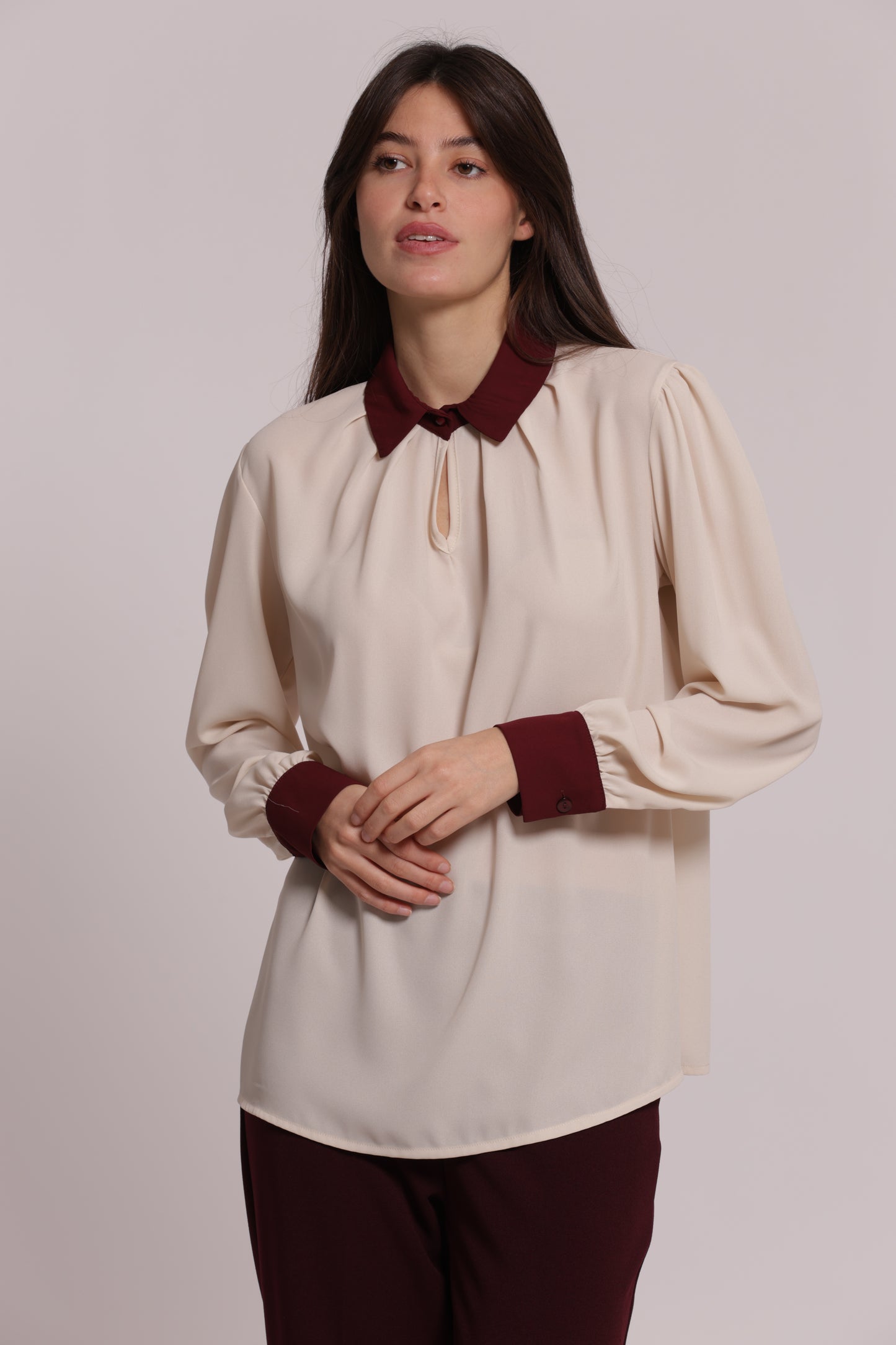 BLUSA CON CON COLLETTO E POLSINI A CONTRASTO