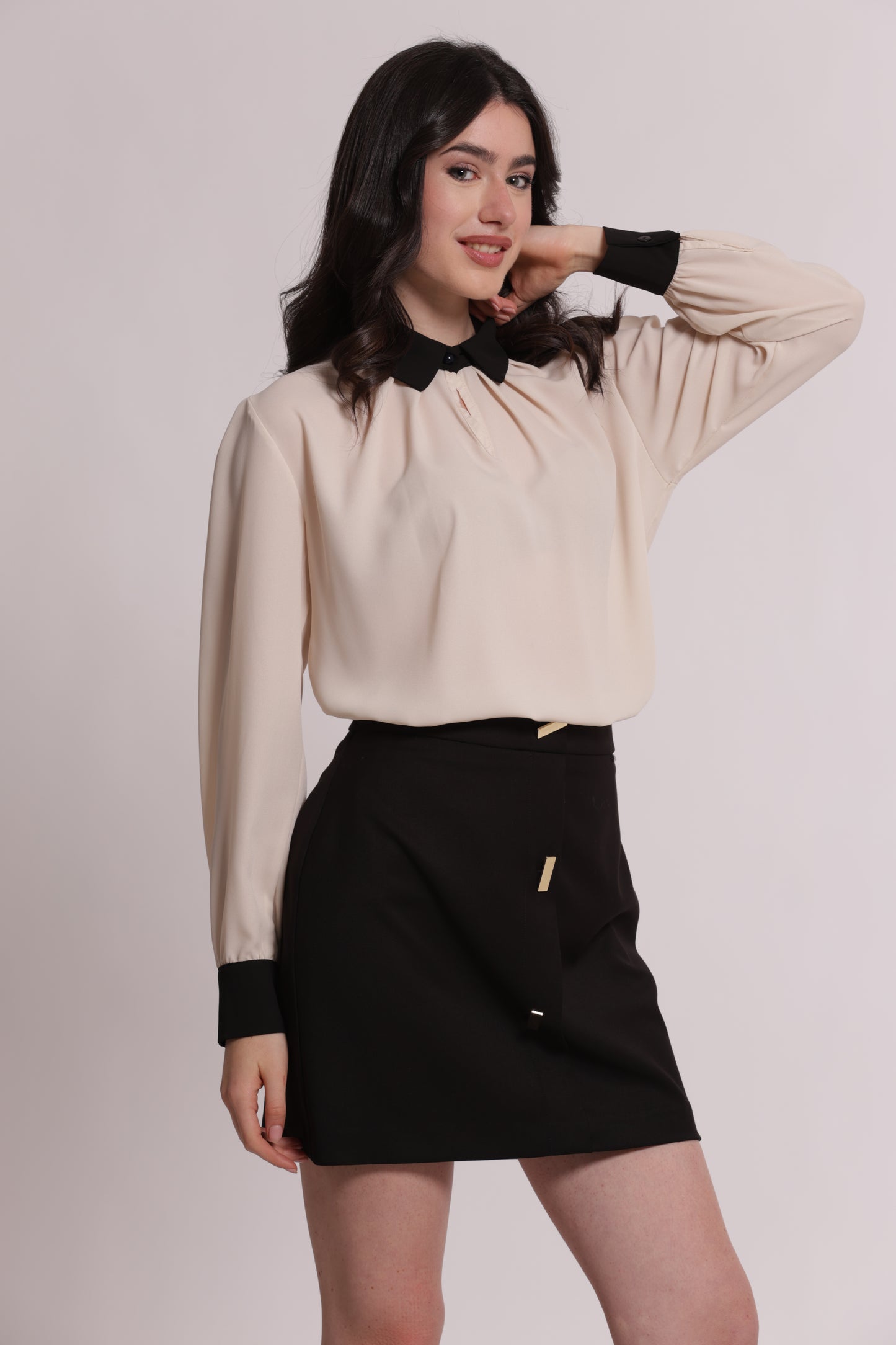 BLUSA CON CON COLLETTO E POLSINI A CONTRASTO