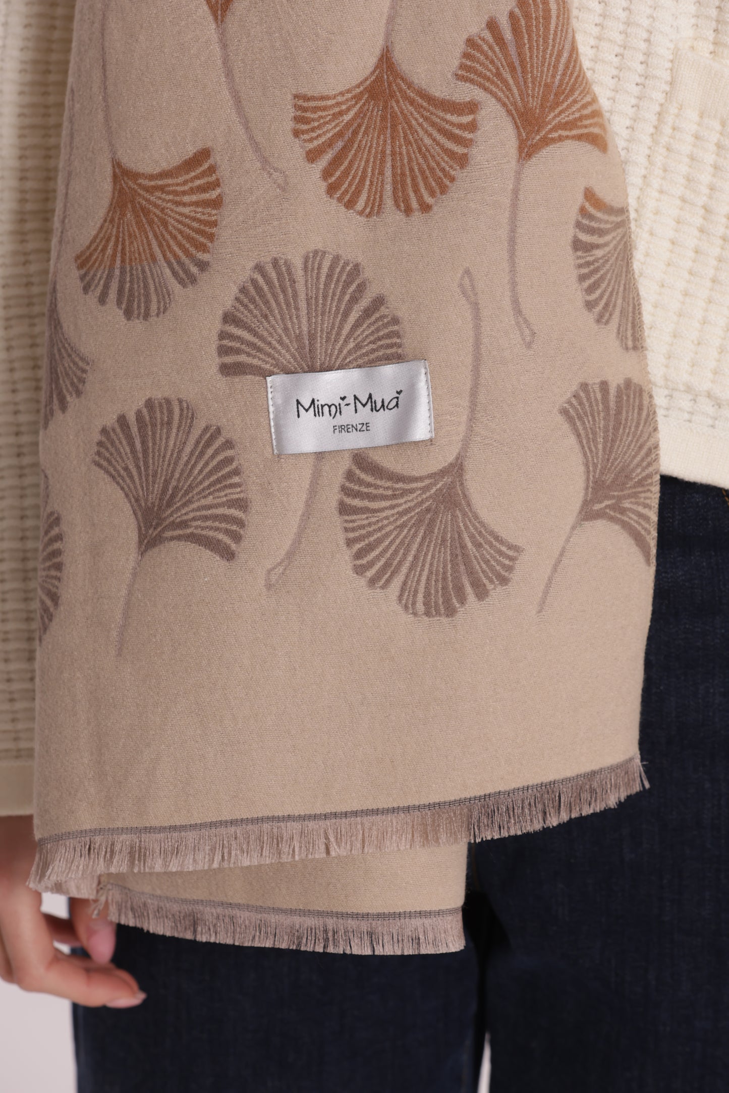SCIARPA CON FOGLIE GINKGO