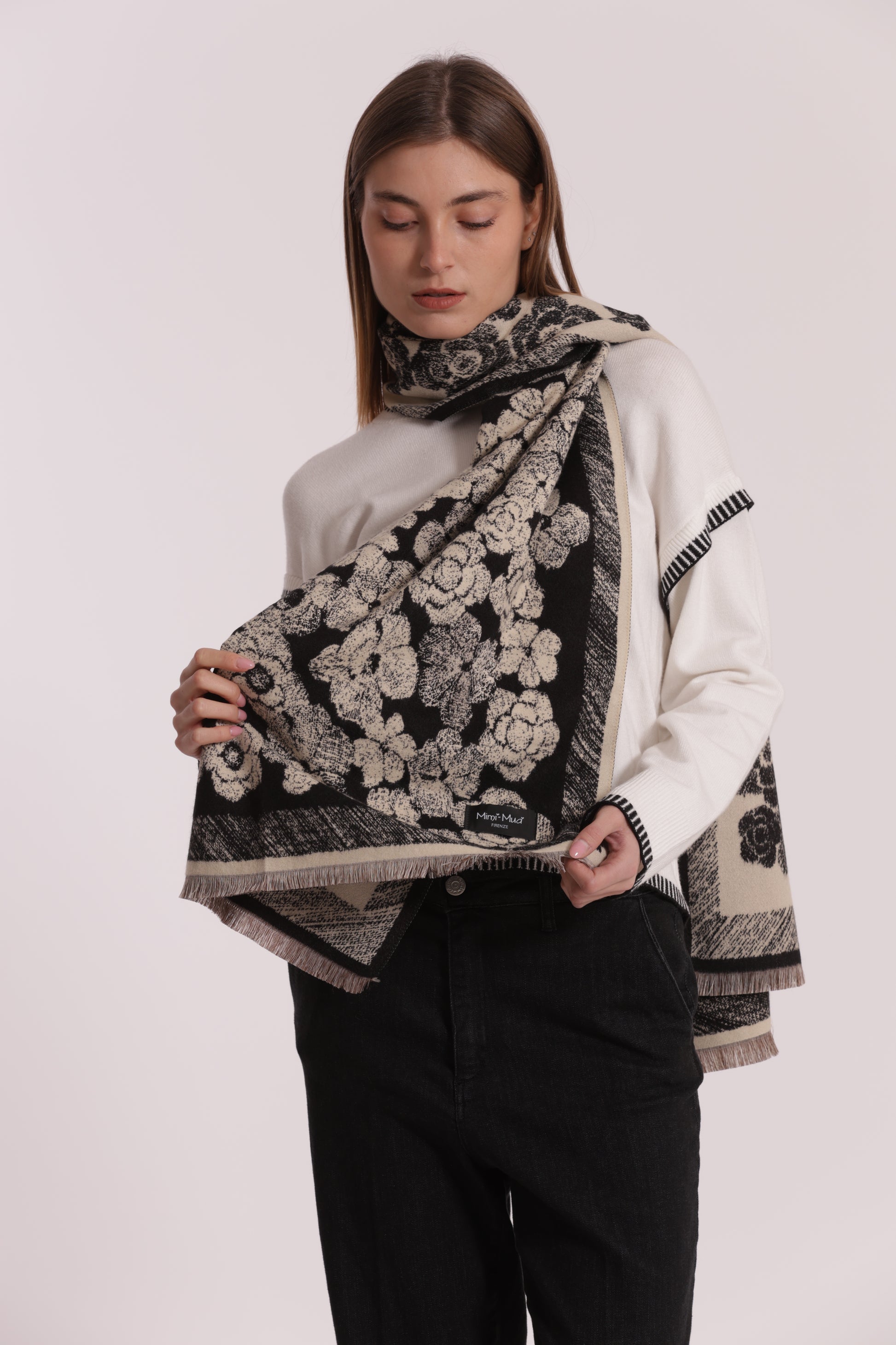 SCIARPA CON FIORI E CORNICE