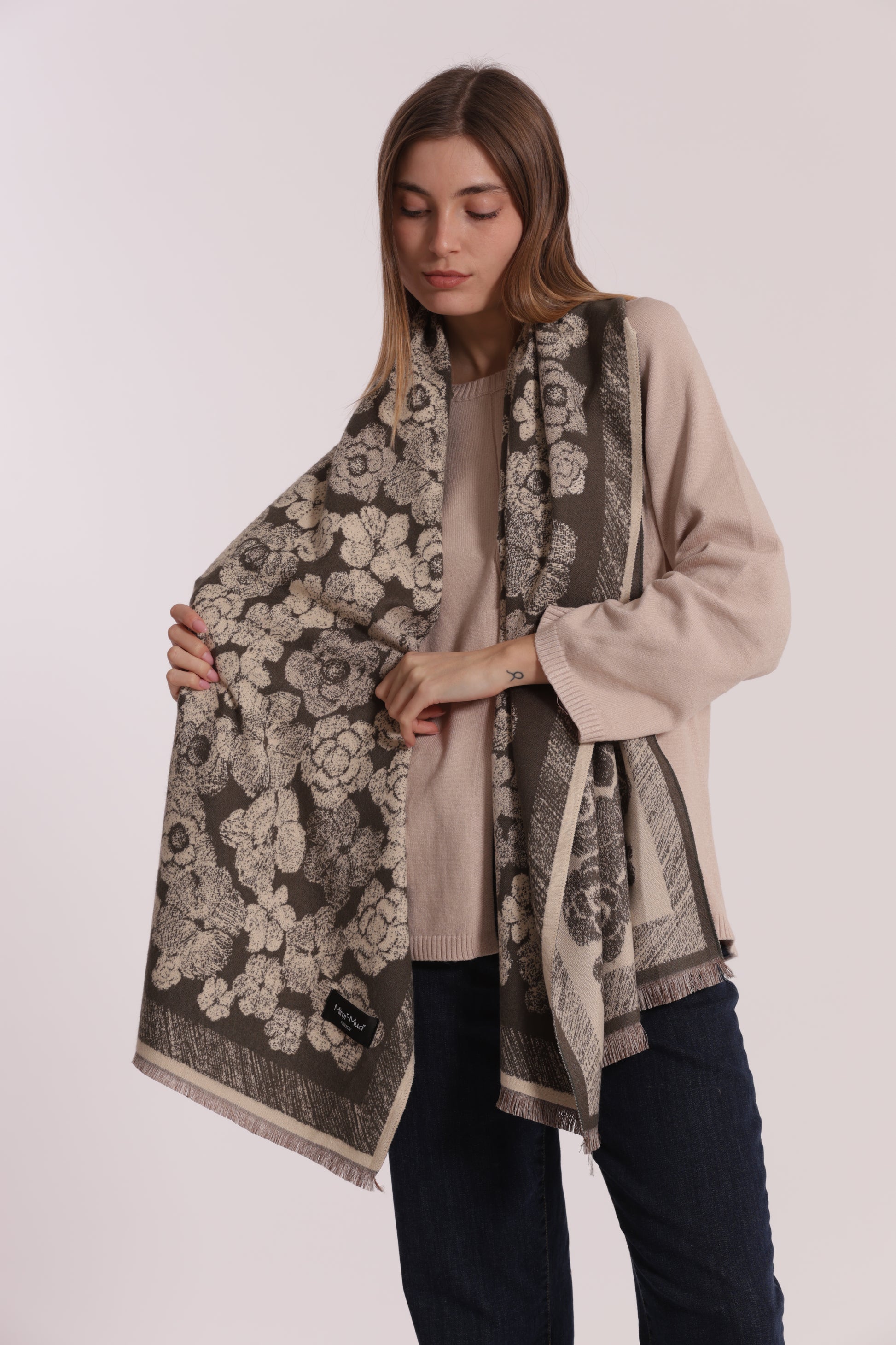 SCIARPA CON FIORI E CORNICE