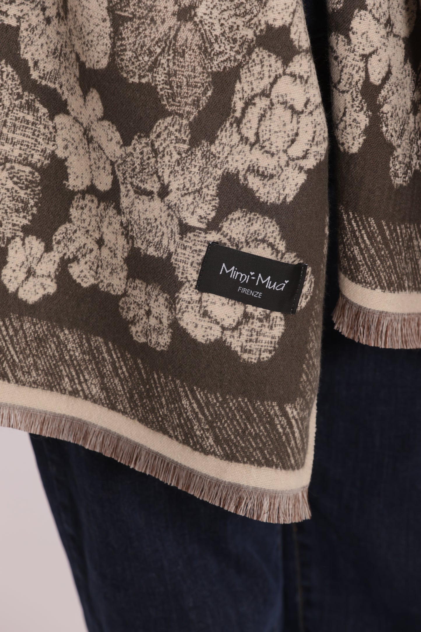 SCIARPA CON FIORI E CORNICE