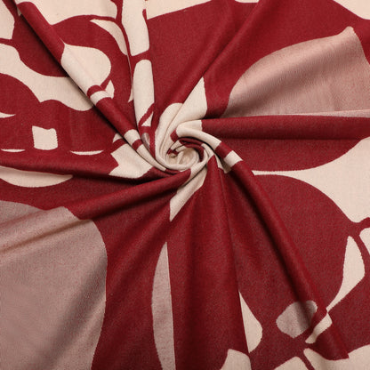 SCIARPA CON ROSE STILIZZATE E COLORI A CONTRASTO