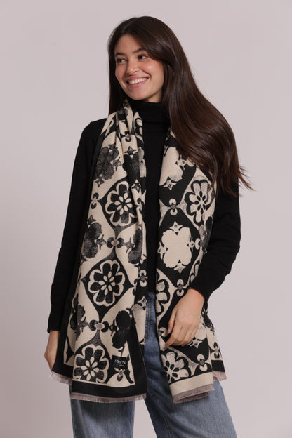 SCIARPA CON ORNAMENTI E FIORI ASTRATTI