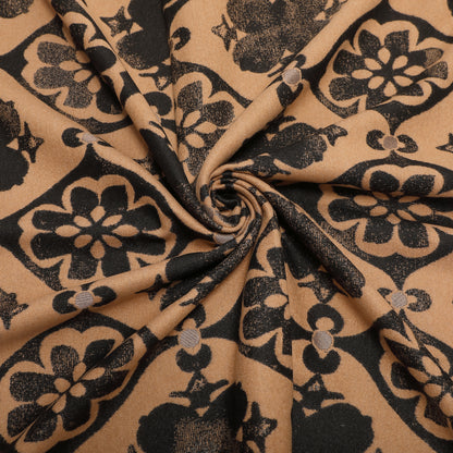 SCIARPA CON ORNAMENTI E FIORI ASTRATTI