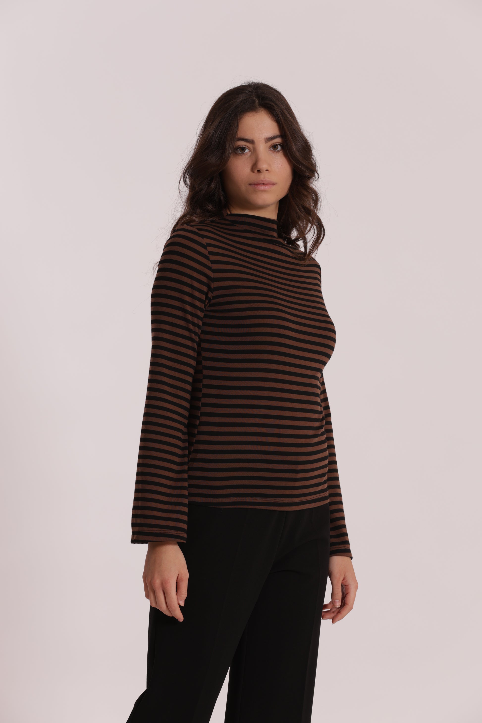 MAGLIA COLLO A VULCANO A RIGHE