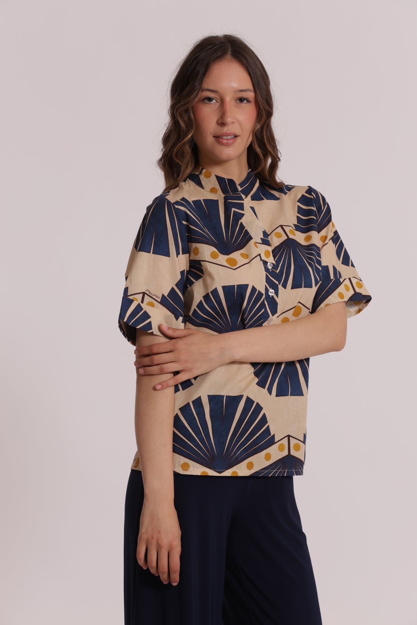 BLUSA A MANICHE CORTE IN FANTASIA