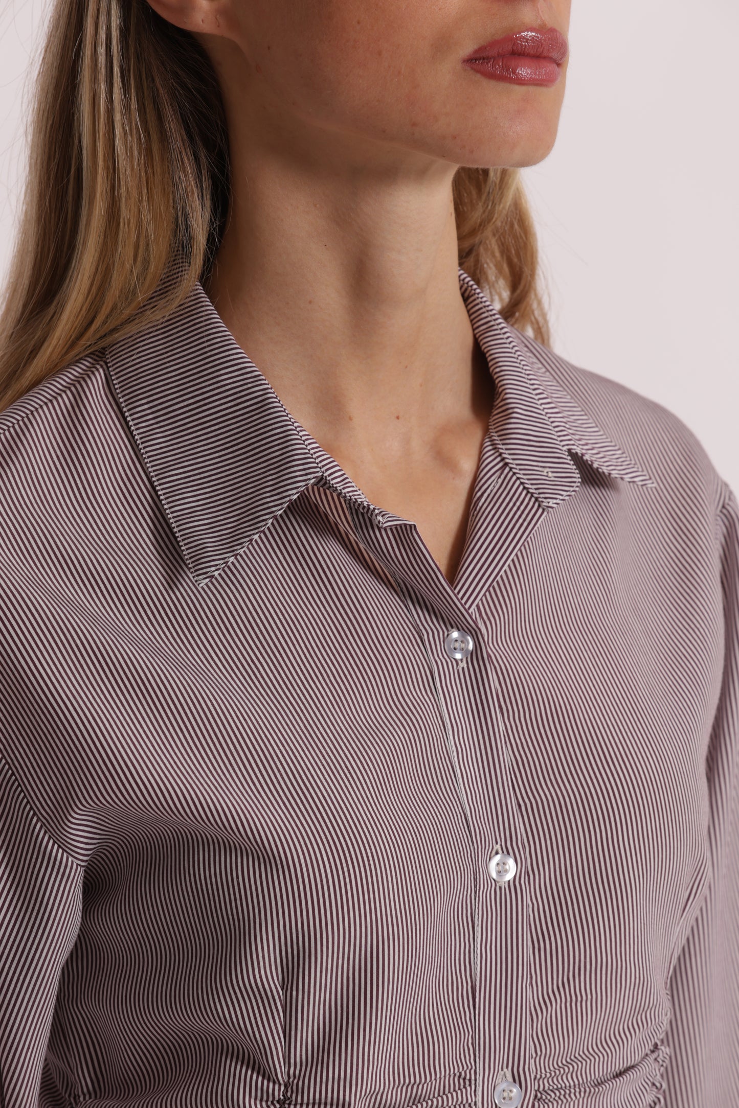 CAMICIA CON DETTAGLIO DRAPPEGGIO IN VITA