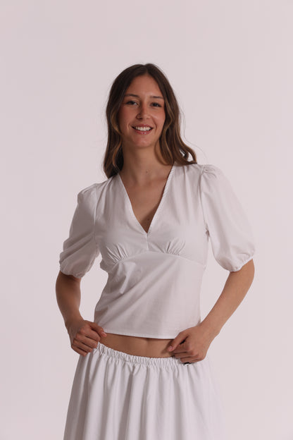 BLUSA CROPPED CON SCOLLO A V