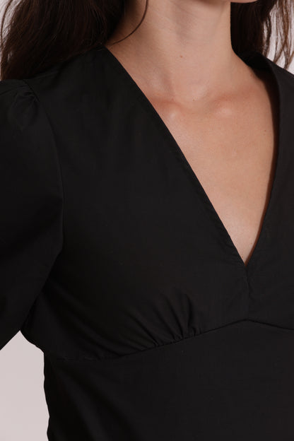 BLUSA CROPPED CON SCOLLO A V