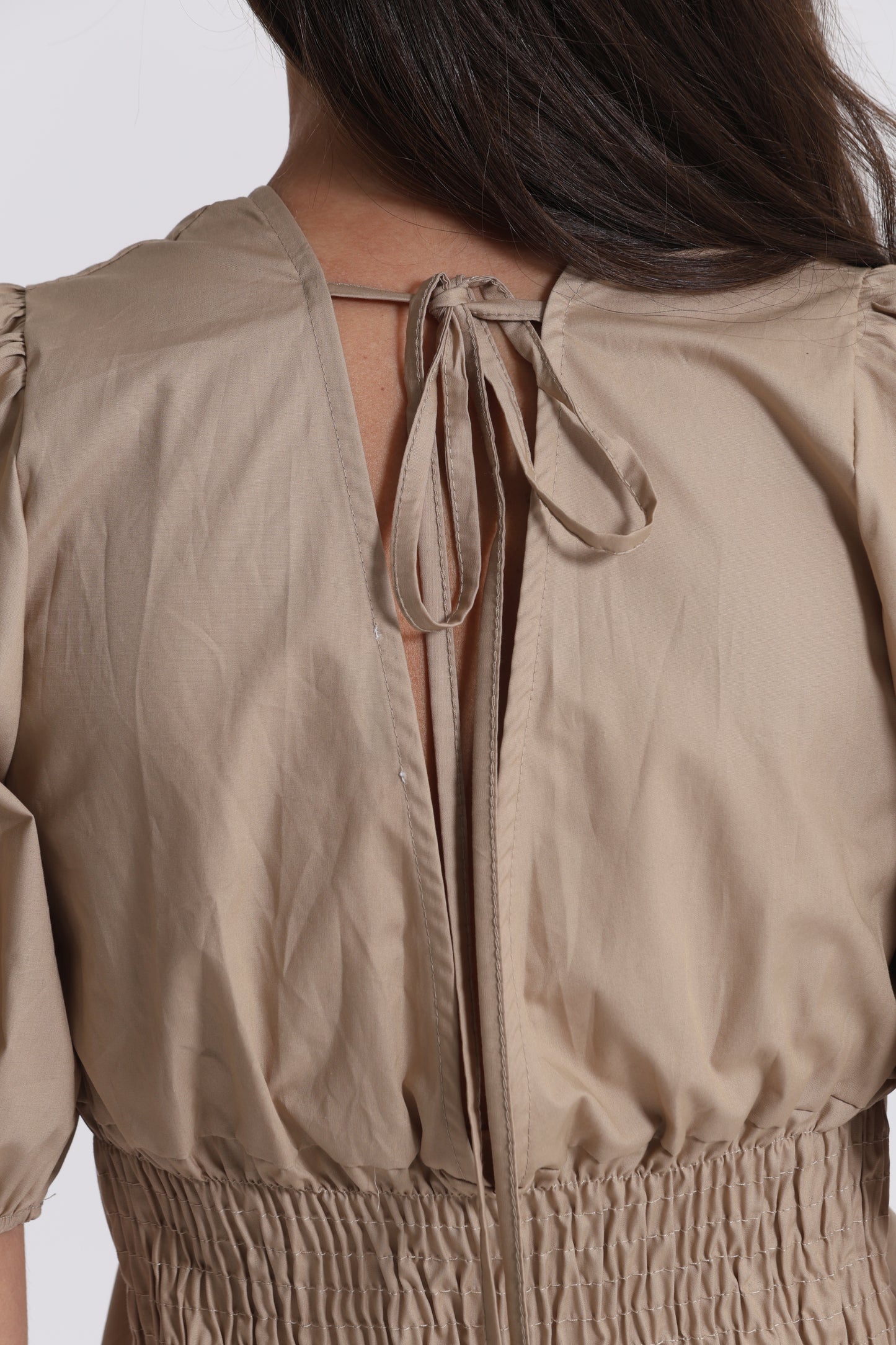 BLUSA CROPPED CON SCOLLO A V