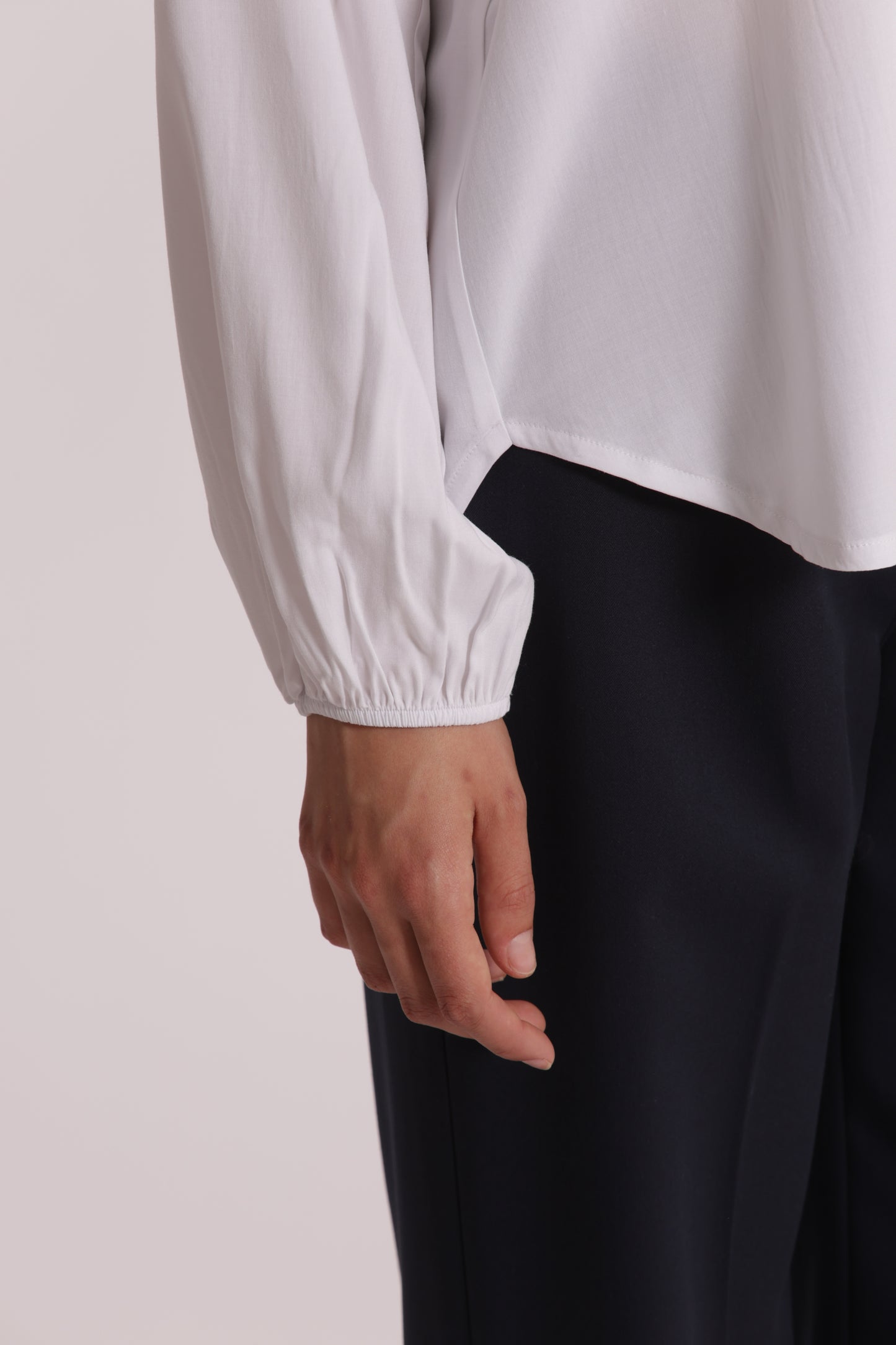 BLUSA A MANICHE LUNGHE TINTA UNITA