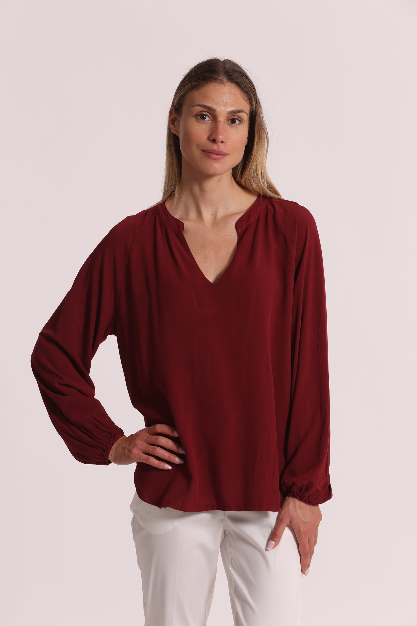 BLUSA A MANICHE LUNGHE TINTA UNITA