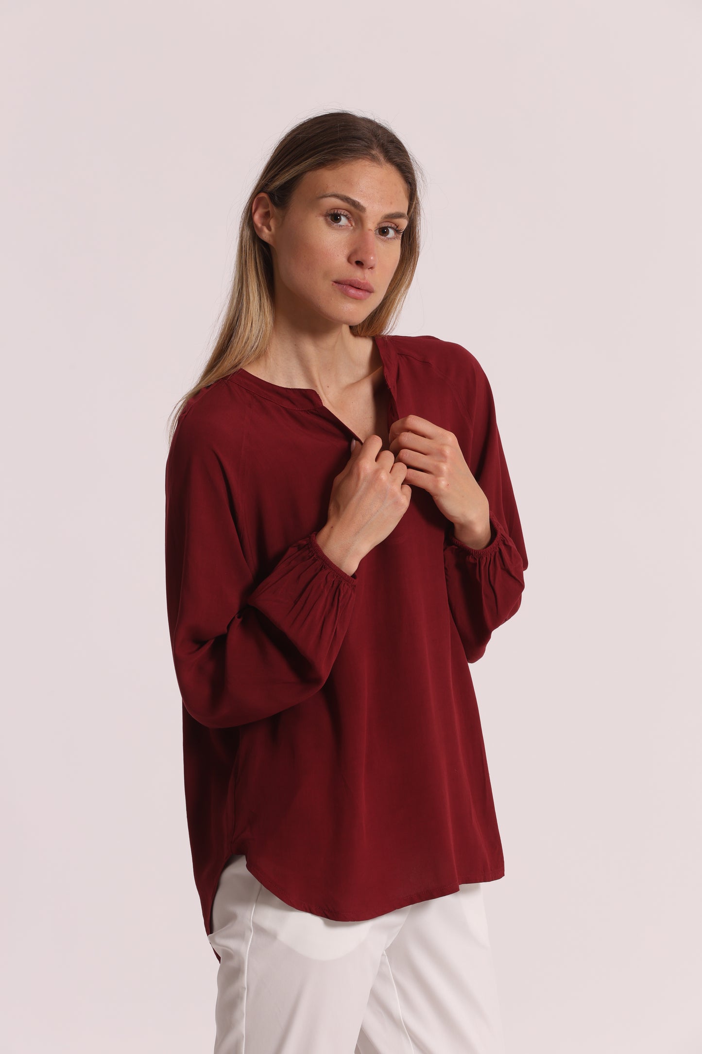 BLUSA A MANICHE LUNGHE TINTA UNITA