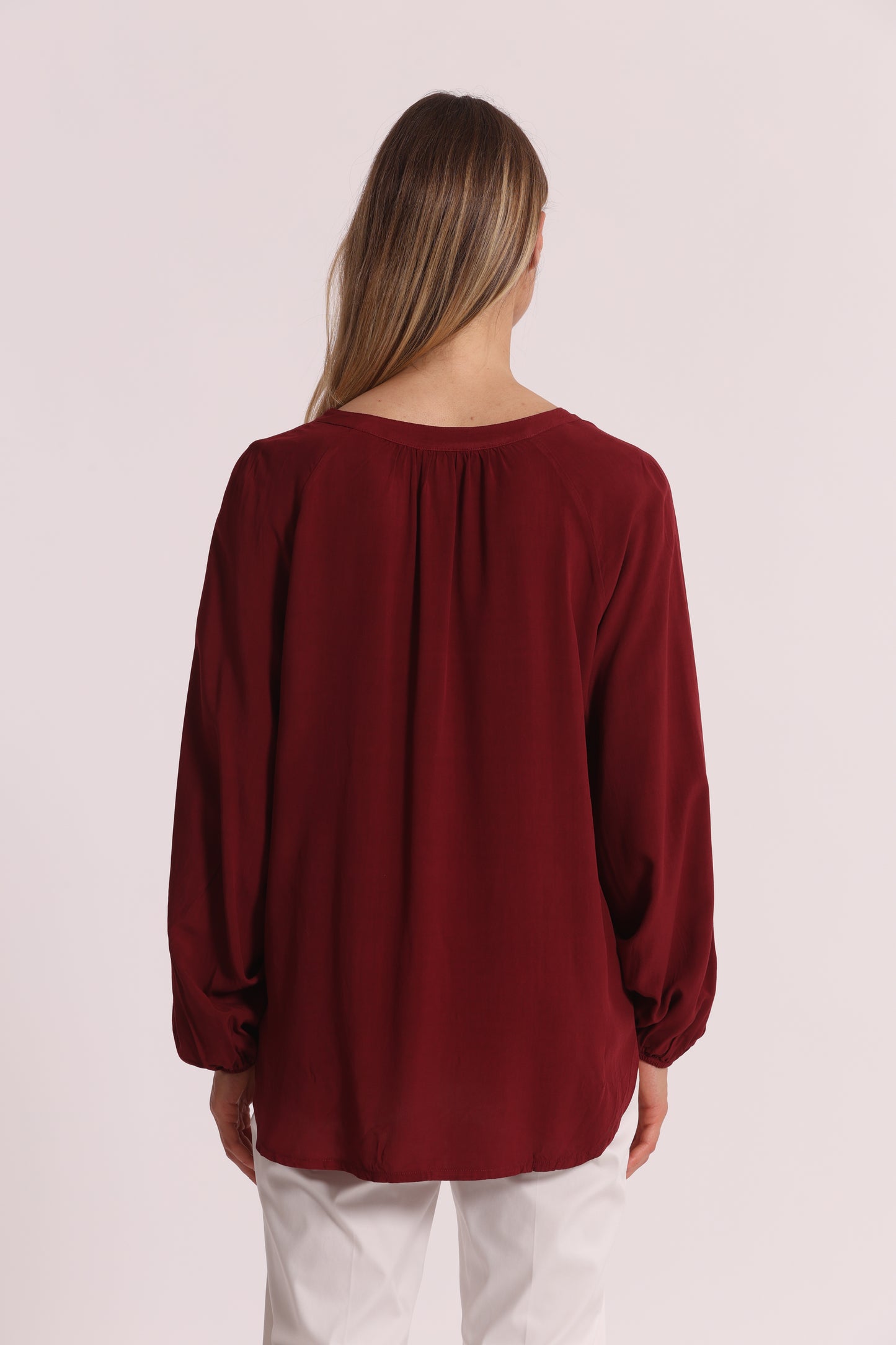 BLUSA A MANICHE LUNGHE TINTA UNITA