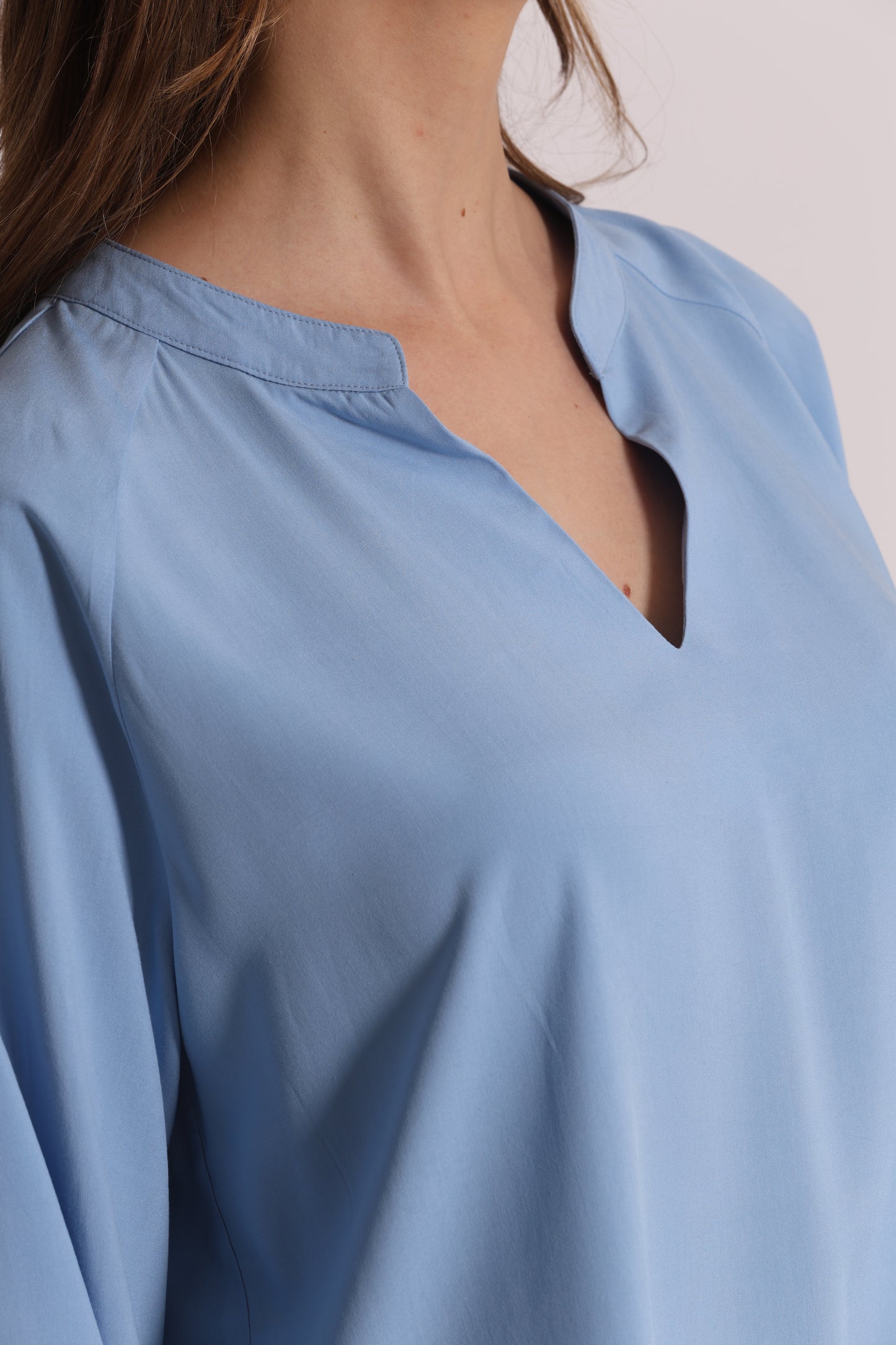 BLUSA A MANICHE LUNGHE TINTA UNITA