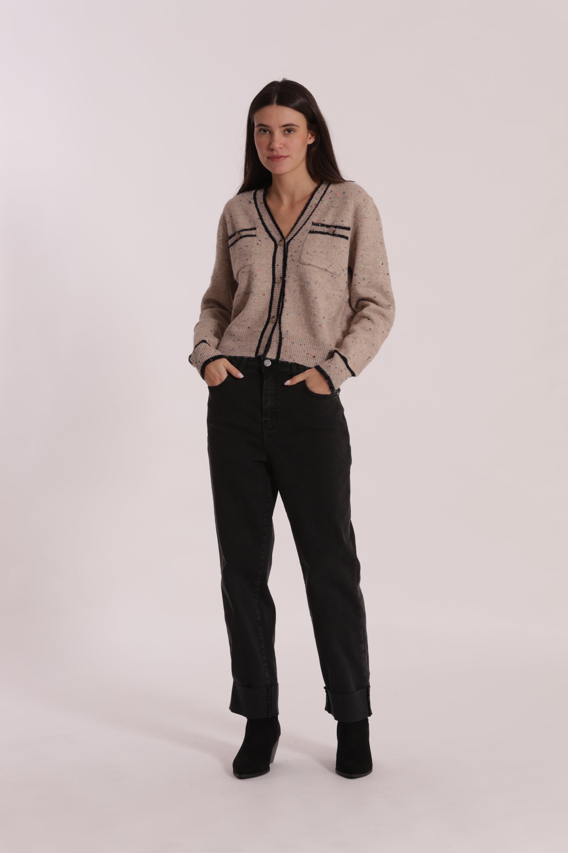 JEANS CROPPED CON RIVOLTO