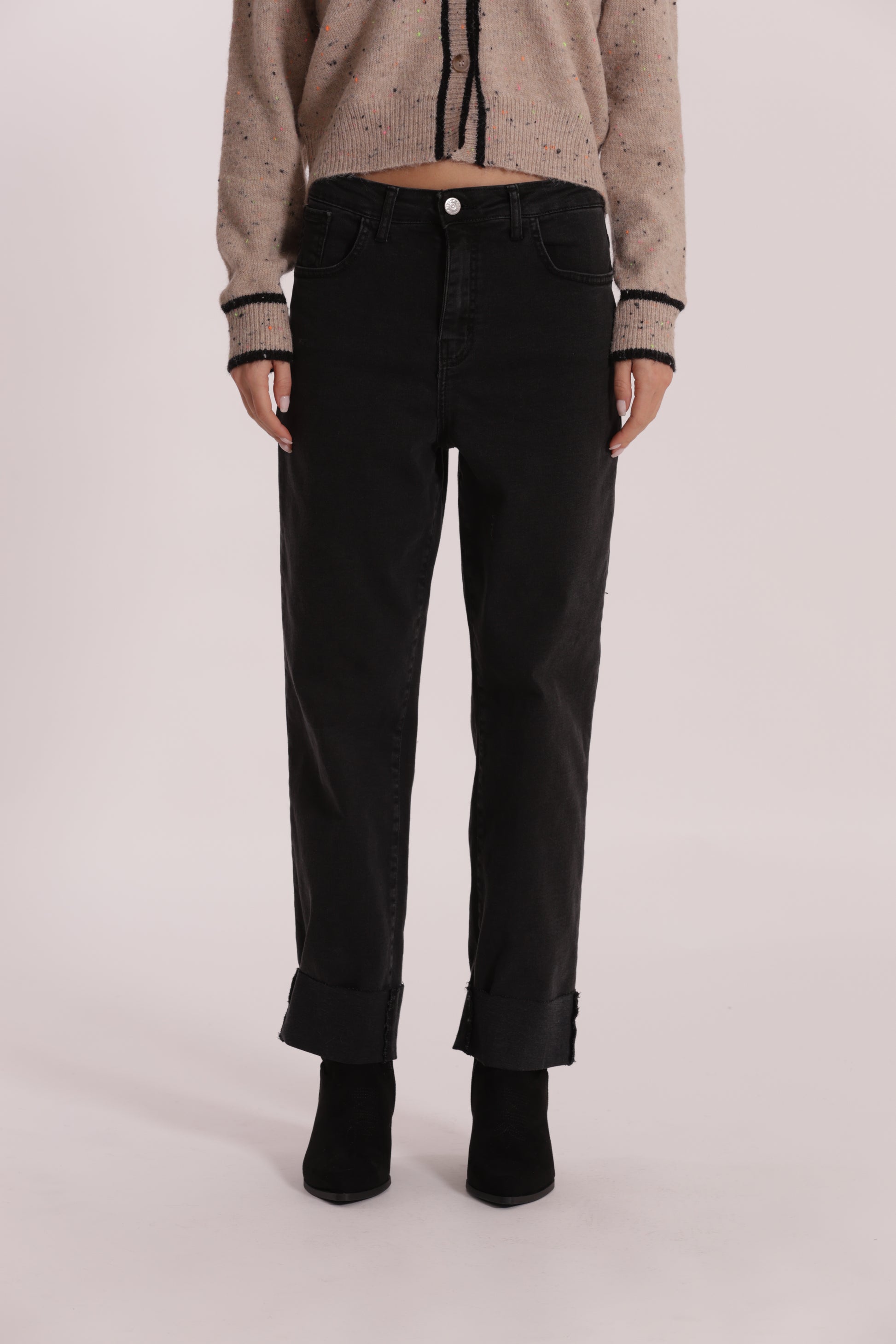 JEANS CROPPED CON RIVOLTO